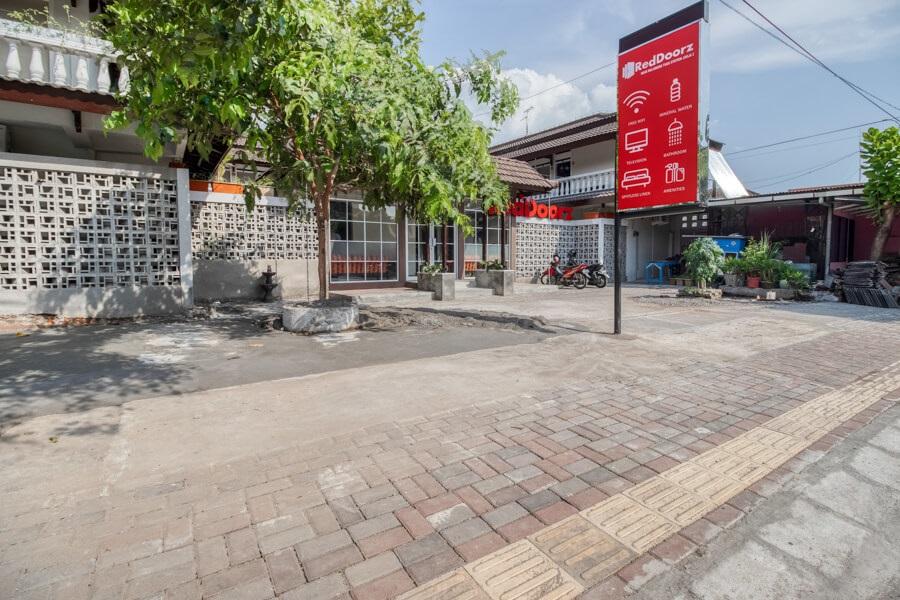 מלון יוגיאקרטה Reddoorz Near Malioboro Tugu Station Jogja מראה חיצוני תמונה