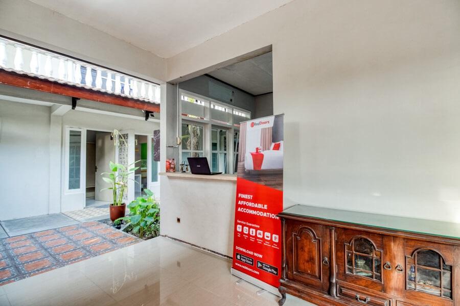 מלון יוגיאקרטה Reddoorz Near Malioboro Tugu Station Jogja מראה חיצוני תמונה