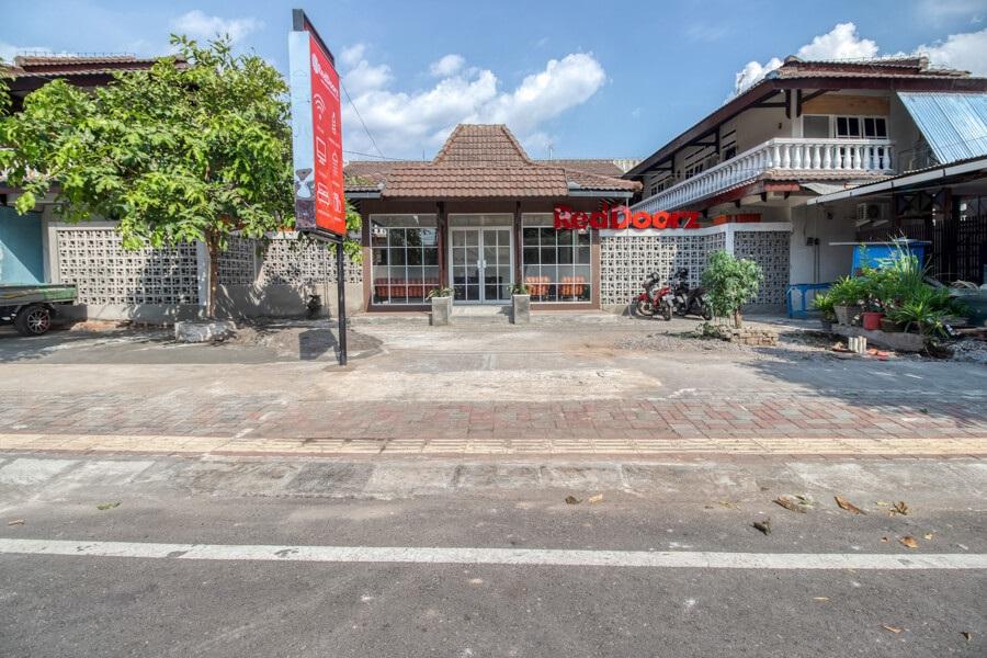 מלון יוגיאקרטה Reddoorz Near Malioboro Tugu Station Jogja מראה חיצוני תמונה