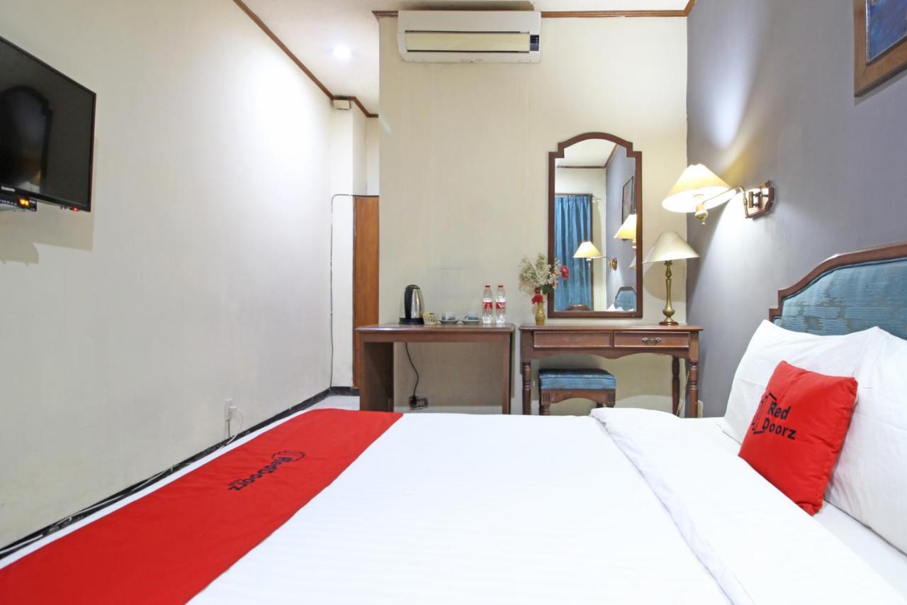 מלון יוגיאקרטה Reddoorz Near Malioboro Tugu Station Jogja מראה חיצוני תמונה