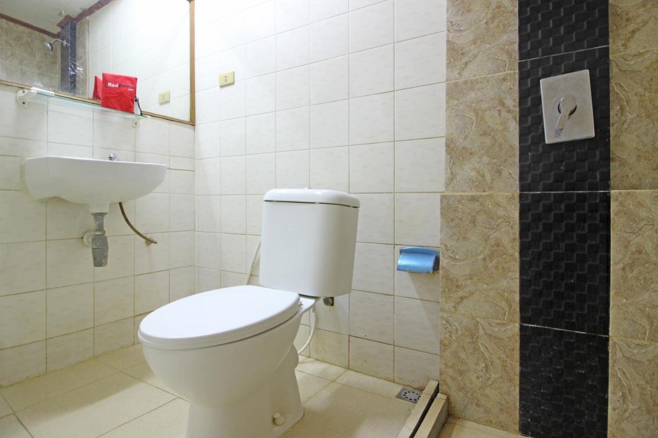 מלון יוגיאקרטה Reddoorz Near Malioboro Tugu Station Jogja מראה חיצוני תמונה